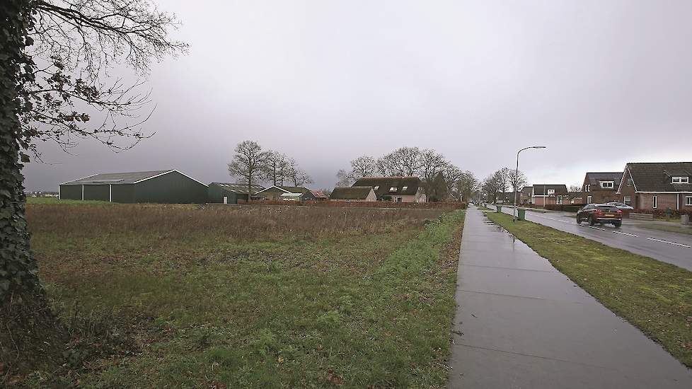 De broers Jeroen (39) en Mark (37) Karstenberg telen in het Drentse Nieuw-Dordrecht 60 hectare zetmeelaardappelen, 30 hectare suikerbieten, 25 hectare graan en 5 hectare gras (voor paarden). Daarnaast runt Jeroen op het akkerbouwbedrijf een agrarisch uitz