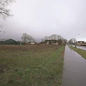 De broers Jeroen (39) en Mark (37) Karstenberg telen in het Drentse Nieuw-Dordrecht 60 hectare zetmeelaardappelen, 30 hectare suikerbieten, 25 hectare graan en 5 hectare gras (voor paarden). Daarnaast runt Jeroen op het akkerbouwbedrijf een agrarisch uitz