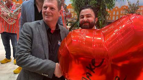 Jaap Lodders (l.) en Selçuk Öztürk bezegelen hun date op de Grüne Woche.