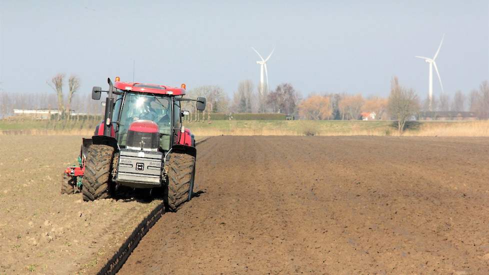 Archieffoto zavel ploegen Oude Tonge.