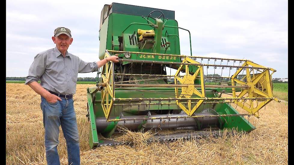 Tarweoogst 2020 bij Hendrik Begeman en kleinzoon Jorn van de Vijver  John Deere  630 en 430