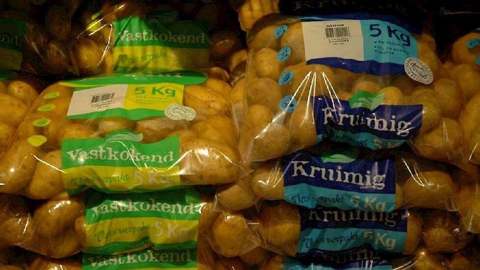 aardappelen in schap supermarkt