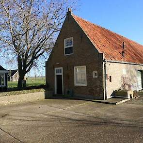 De vroegere bakkeet is in 2001 verbouwd tot vakantiewoning voor vier personen. In het zelfde gebouw zat vroeger ook de berging voor de koetsen. De bakkeet staat los van de boerderij zelf en was de eigenlijke keuken. In de zomer woonde men hier vaak ook. D