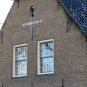 In 1649 wordt de "Kettinghoeve" ofwel "t Huys Vermuyden" voor het eerst vermeld in de huidige vorm. Gebouwd als boerderij, maar tevens buitenverblijf voor Bartolemeus Vermuyden en Catharina Ketting. Twee telgen uit rijke families met veel invloed. Hier da