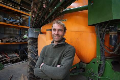 Gaston Kallen heeft samen met zijn vrouw Sophie een akkerbouwbedrijf in Noorbeek (Lb.). Op ca. 180 hectare lössgrond verbouwt hij fritesaardappelen, suikerbieten, zaaiuien, wintertarwe, wintergerst en witlofpennen.