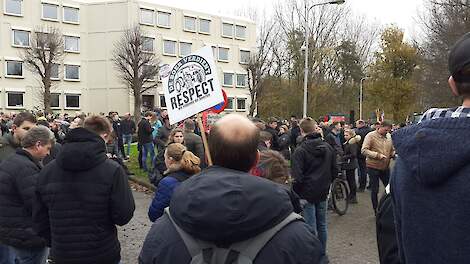 Het boerenprotest van 17 november 2020 op de parkeerplaats van het CBL. Hier werd ook het keurmerk FarmerFriendly officieel gepresenteerd.