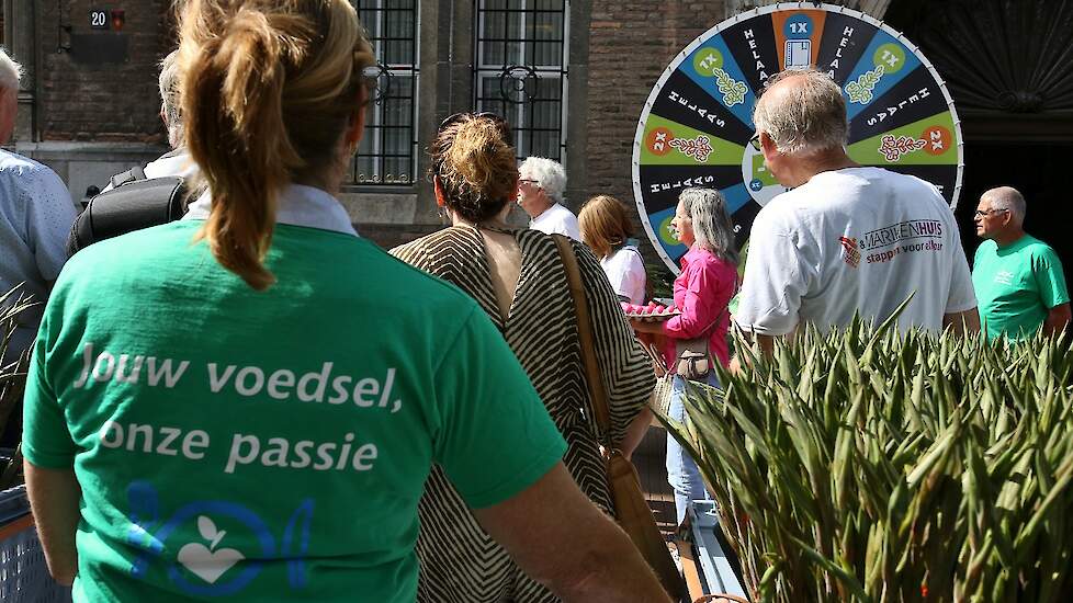 Vorig jaar verkochten de boeren ook gladiolen voor het Marikenhuis. Dat leverde toen 1.200 euro op. Of de actie volgend jaar wordt herhaald? „We hopen natuurlijk dat volgend jaar de Vierdaagse weer kan worden gelopen, en dan zijn we er op de traditionele