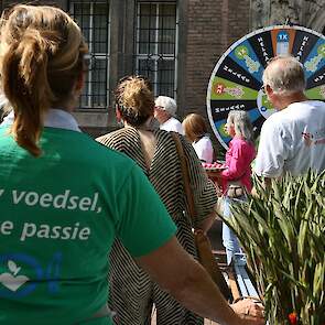 Vorig jaar verkochten de boeren ook gladiolen voor het Marikenhuis. Dat leverde toen 1.200 euro op. Of de actie volgend jaar wordt herhaald? „We hopen natuurlijk dat volgend jaar de Vierdaagse weer kan worden gelopen, en dan zijn we er op de traditionele