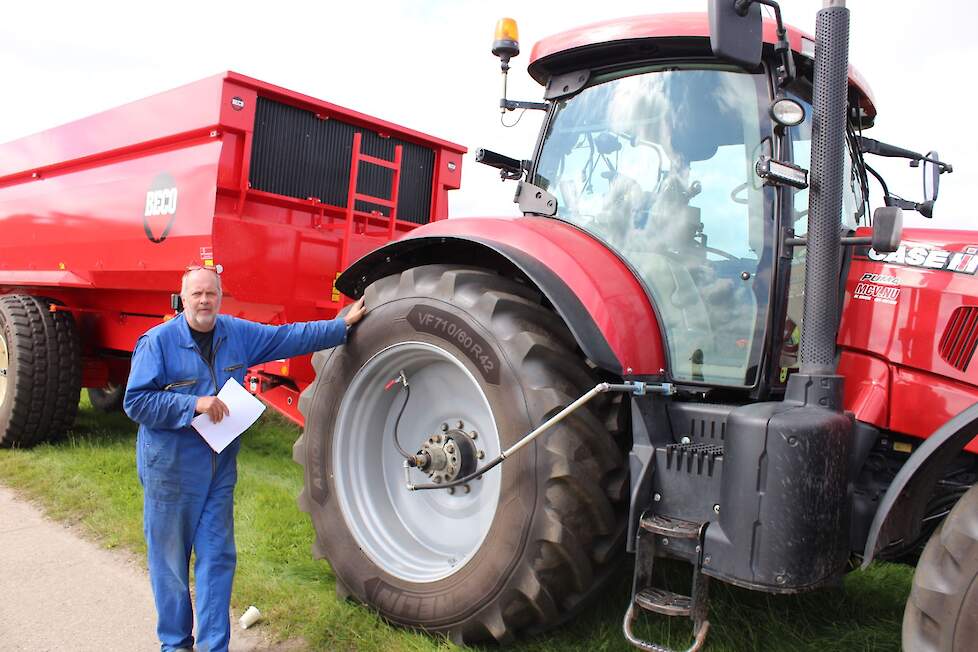 Deelnemer Hendrik Luth van loonbedrijf Feunekes investeerde in VF-banden en luchtdrukwisselsystemen. Voor een trekker-kippercombinatie nog niet voldoende, blijkt uit de proeven. De kippercombinaties geven de hoogste bodemverdichting na het rooien. Hoge ba