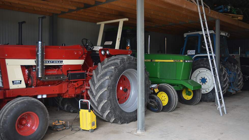 Samen met zijn dochter doet Michael Schippers regelmatig mee aan trekkertrek, elk met hun eigen trekker: de akkerbouwer rijdt op de International 1468, de John Deere 4255 is van zijn dochter.