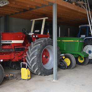 Samen met zijn dochter doet Michael Schippers regelmatig mee aan trekkertrek, elk met hun eigen trekker: de akkerbouwer rijdt op de International 1468, de John Deere 4255 is van zijn dochter.