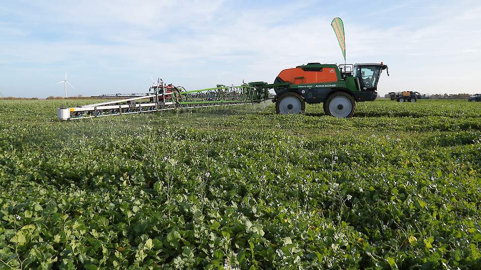 De verlaagde spuitboom met doppen op een afstand van 25 cm komt nog niet verder dan 90 procent driftreductie. Remijn verwacht dat dit in de toekomst naar 95 of zelfs 97,5 procent kan. Er bestaat volgens hem nog veel onduidelijkheid over deze spuitmethodie