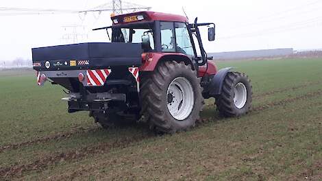 Vomumatra ziet nog kansen in volle markt kunstmeststrooiers - Akkerwijzer