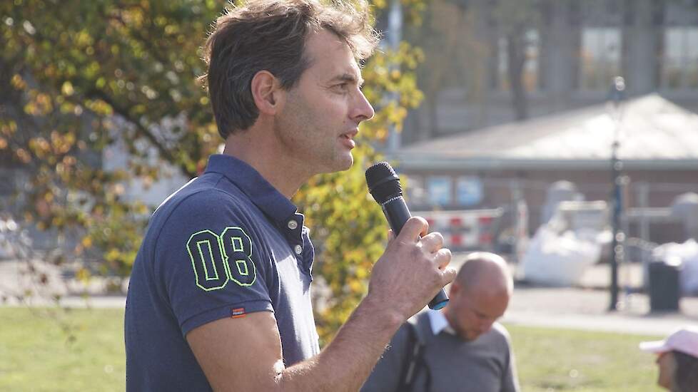 Melkveehouder Jan Willem Breukink uit Brummen, Gelderland, stapte over op veel meer natuurinclusieve landbouw na studie op dit onderwerp. Hij kreeg gezonder vee en bracht medicijngebruik sterk terug. Hij kon op zijn bedrijf in vijf jaar grote stappen make
