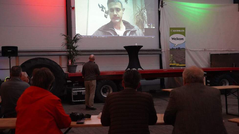 Vanuit de Oekraïne vertelt Kees Huizinga door middel van een live-verbinding hoe het is om tijdens een oorlog te boeren.