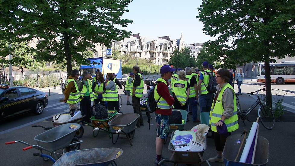 Verzamelende kruiwagens in Brussel