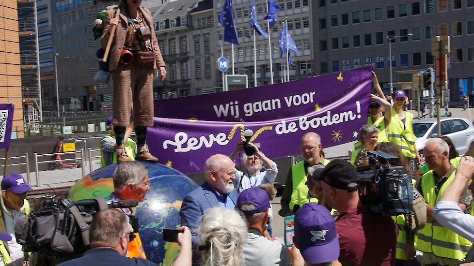 Persaandacht voor de Kruiwagenmars voor de Levende Bodem