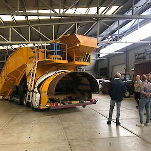 Verwerken van vaste mest tot bokashi, Aeres Farms Dronten