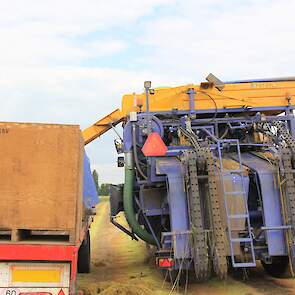 Arjan de Graaf teelt dit jaar 11,7 hectare vlas. De akkerbouwer teelt dit gewas al meerdere jaren. Hij zit samen met andere collega’s in de vlasvereniging Altena-Biesbosch die het keren en persen van het vlas in de regio verzorgt.