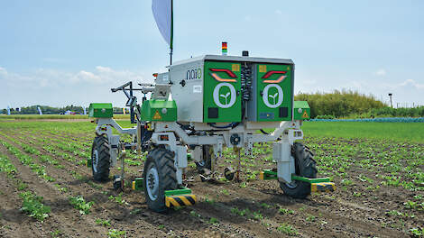 De autonome werktuigendrager Naio is één van de robots op de Uiendag.