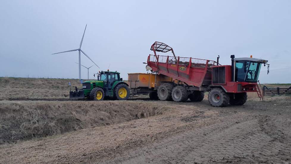 Schippers werkt al langer met een overlaadwagen. „Dit is mijn tweede, de eerste heb ik doorverkocht.”