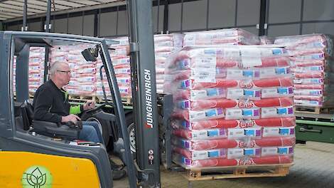 De uitlevering van maïszaad is in volle gang.