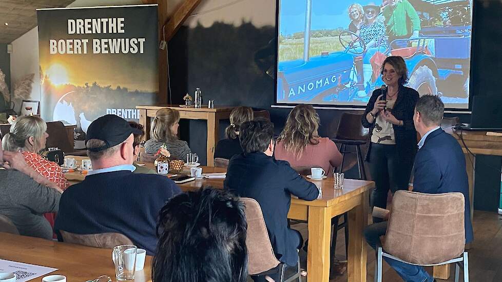 Simone Koggel, eigenaresse van Erve Vechtdal, verteld over haar ervaringen met het ontvangen van burgers op het boerenbedrijf.