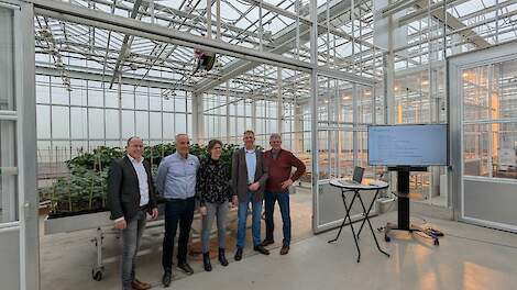 Taskforce Phytophthora geeft tekst en uitleg over de inzet voor 2025. Vlnr: Mark Ermers, Geert Kessel, Anita van Bergeijk, Geert Pinxterhuis en Jacob Eising.