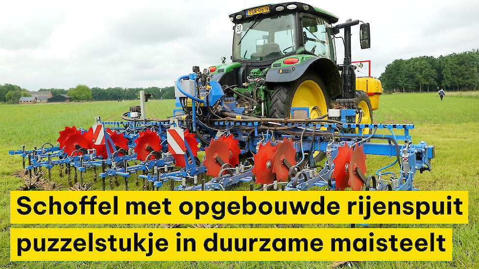 Schoffel met opgebouwde rijenspuit puzzelstukje in duurzame maisteelt