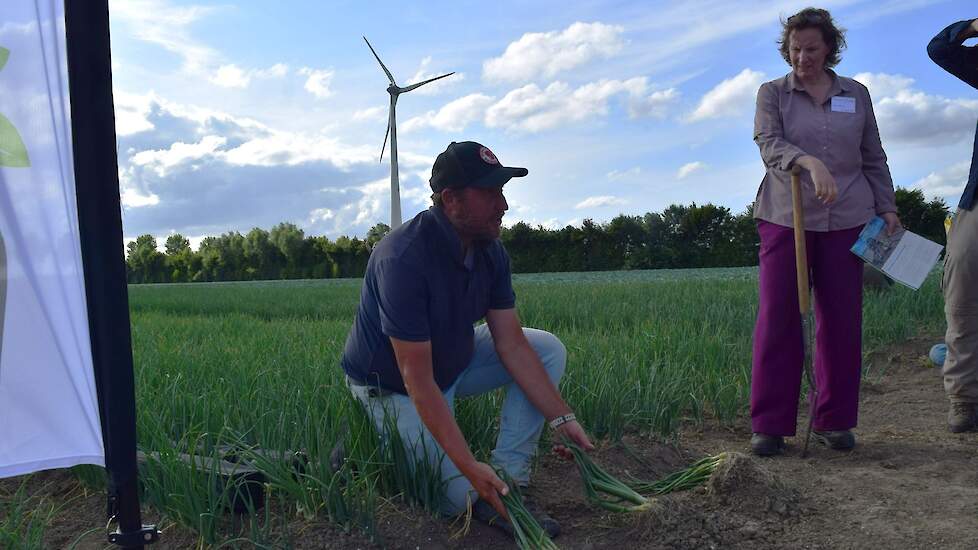Christoffel den Herder en Maria van Boxtel bij uien demo