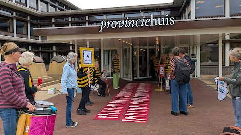 Liveblog debat bollenteelt Drenthe: Protest Extinction Rebellion voorafgaand aan debat