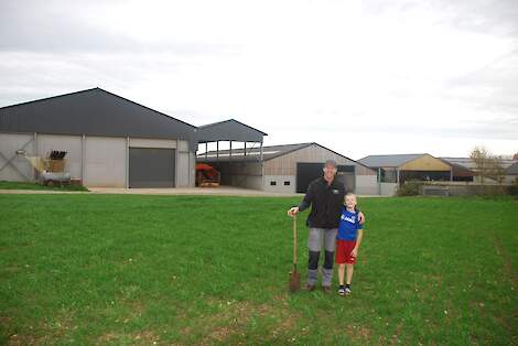 Bram Dauchy met zijn zoon.