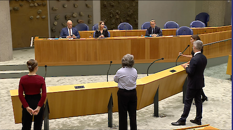 In debat over de ruzie in het kabinet willen de ministers niet ingaan over de ruzie in het kabinet