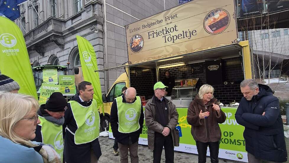 Om de gevolgen van het Mercosur-akkoord tastbaar te maken, gaat de Vlaamse vakorganisatie Boerenbond vrijdag met een symbolische actie langs bij diverse Europese parlementairen om met hen in gesprek te gaan en hen het laatste bord lekkere Belgische kost v