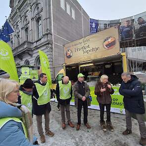 Om de gevolgen van het Mercosur-akkoord tastbaar te maken, gaat de Vlaamse vakorganisatie Boerenbond vrijdag met een symbolische actie langs bij diverse Europese parlementairen om met hen in gesprek te gaan en hen het laatste bord lekkere Belgische kost v