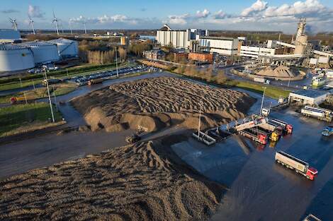 Zowel in de fabriek in Dinteloord (op de foto) als in Hoogkerk zijn de laatste suikerbieten inmiddels verwerkt