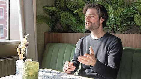 Auteur Dirk de Bekker duidt boek ‘pesticidenparadijs’: ‘Genoeg boeren willen minderen, maar hebben wel hulp nodig’