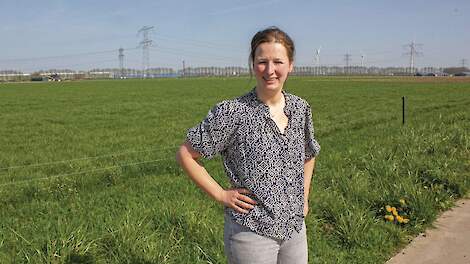 Boerin wacht op besluit over Moerdijk: industrie zet boeren onder druk