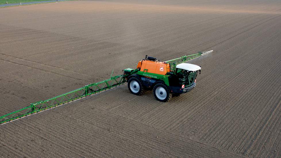 Video: Amazone Pantera-veldspuit in Zwiggelte