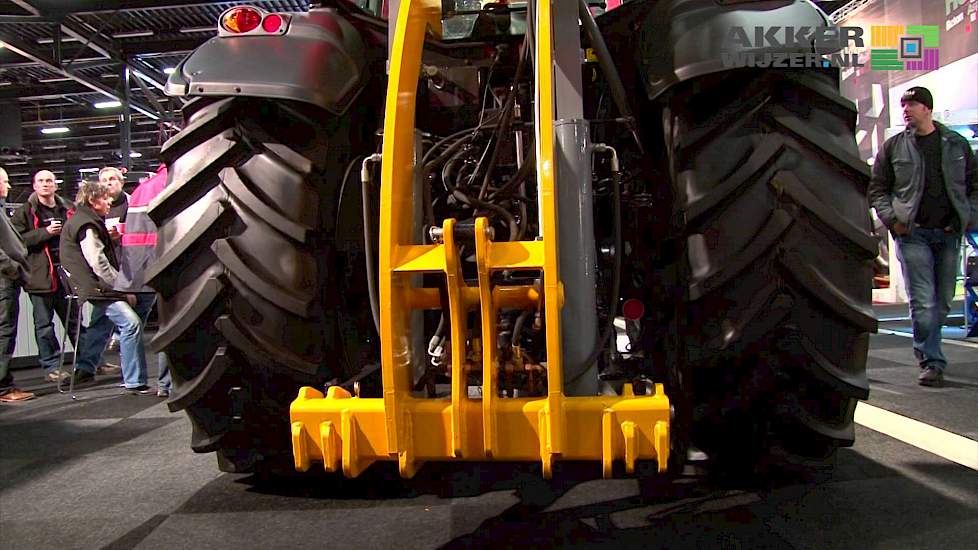 Achterlader voor Valtra met Twin Trac