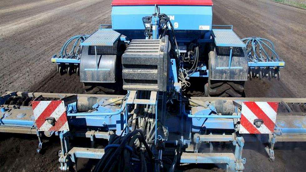 In de jaren 2008 tot 2011 daalde zowel het aantal bedrijven dat erwten teelde (van 771 naar 502), als het areaal (van bijna 6.000 hectare naar bijna 4.000 hectare) fors.