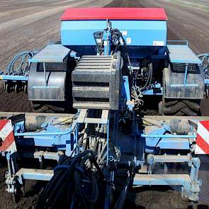 In de jaren 2008 tot 2011 daalde zowel het aantal bedrijven dat erwten teelde (van 771 naar 502), als het areaal (van bijna 6.000 hectare naar bijna 4.000 hectare) fors.