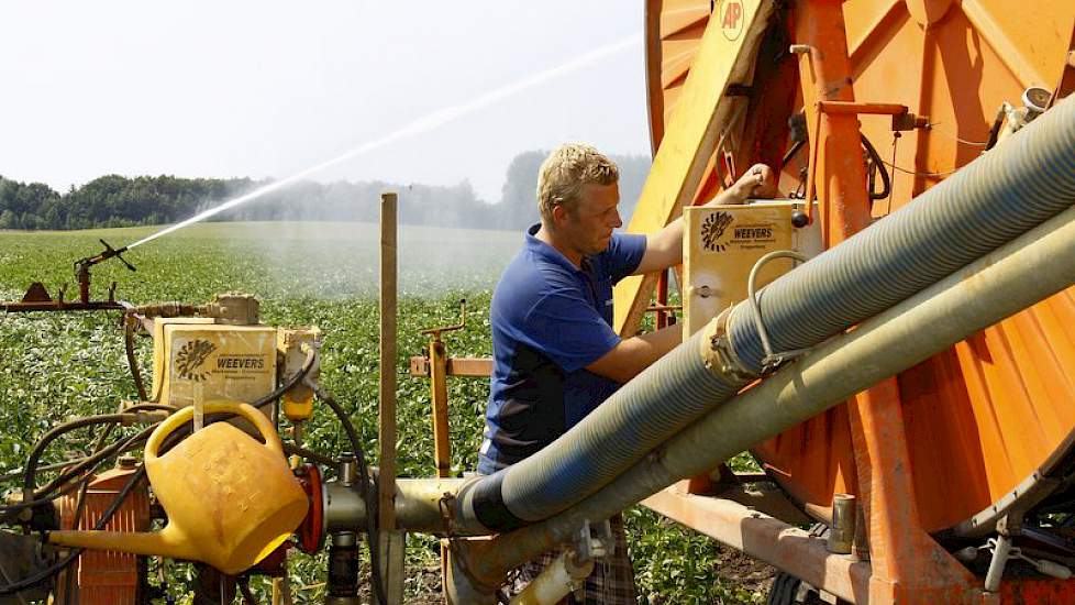 Tuinenga beregent nu voor de tweede keer met 20mm. De eerste keer is nodig voor de verzadiging, de 2de gift brengt pas water in de aardappel.