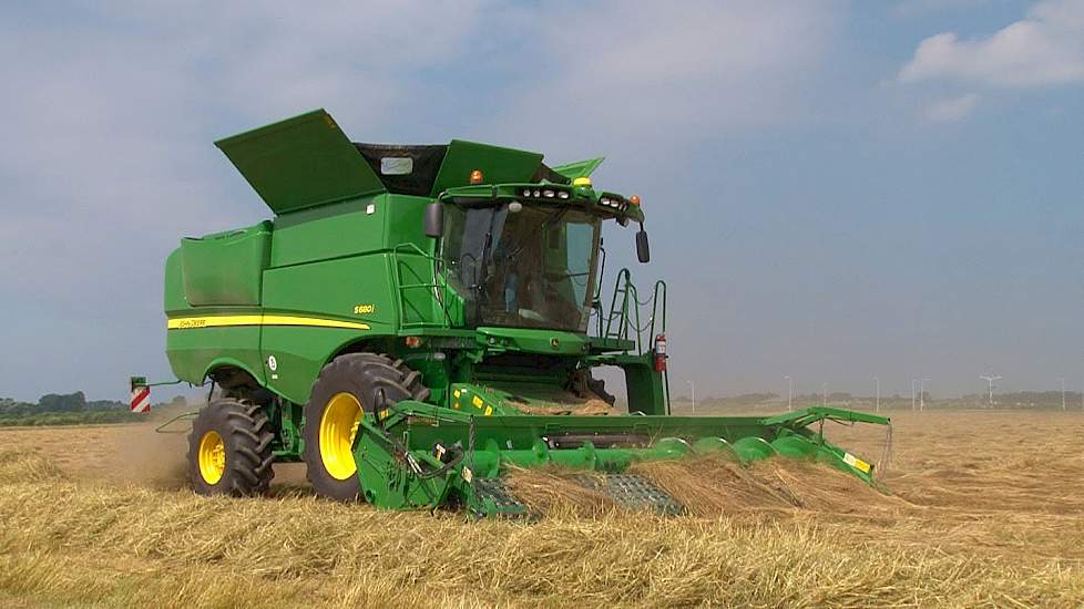 Graszaad combinen op Schouwen-Duiveland